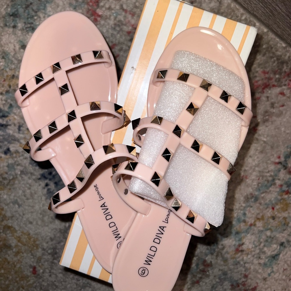 NWT Rim stone Sandals, 6